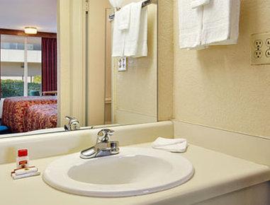 Super 8 By Wyndham Oklahoma/Frontier City Edmond Exterior photo