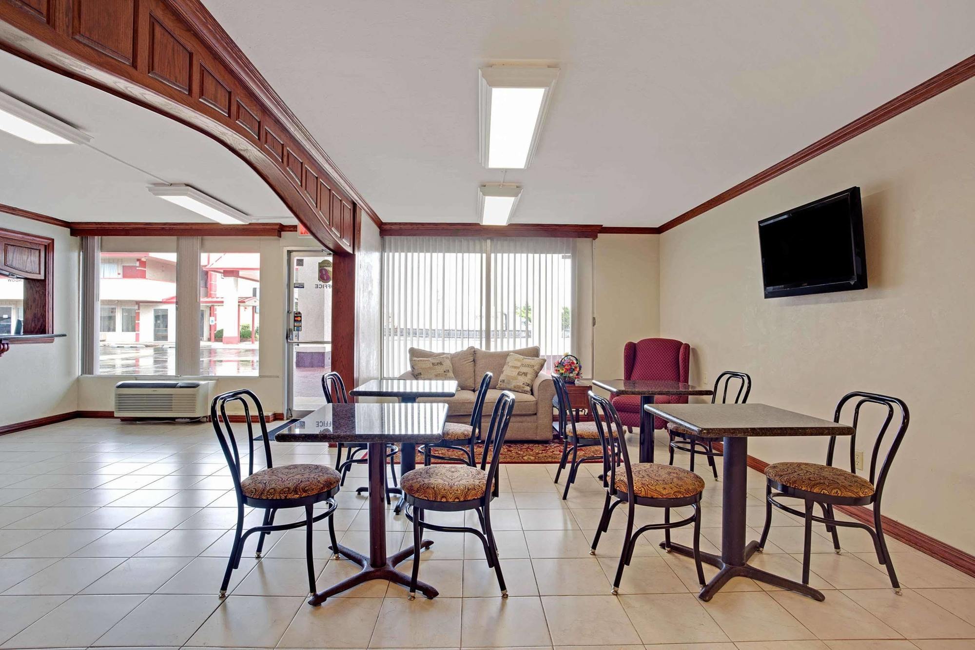 Super 8 By Wyndham Oklahoma/Frontier City Edmond Exterior photo